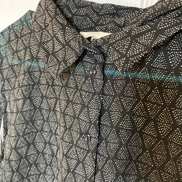 Button up sheer tank - Picture 2 of 7